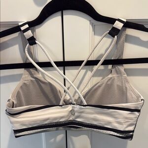 Lululemon sports bra - Size 6